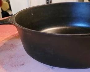 1552 - Wagner #8 Cast Iron Frying Pan
