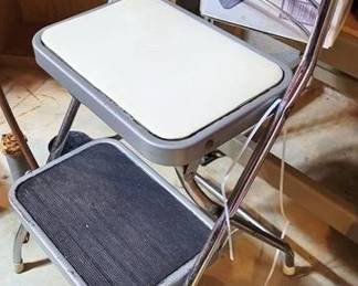 1560 - Folding Step Stool
