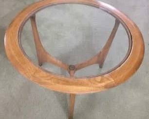 266 - Lane Mid-Century Tripod Glass Inset Table 19 x 28
