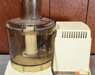 819 - Vintage Sunbeam Food Processor You are buying a used as-is electric/electronic item. We do not guarantee all components are present and if it is not expressly stated, it is untested.
