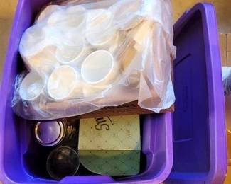 1675 - Tub w/ Contents
