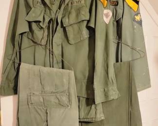 855 - U.S. Army Fatigues 1st Cavalry size small chest 33-37 inches height from 71 inches
