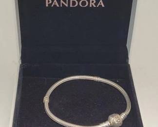 7586 - Pandora Bracelet
