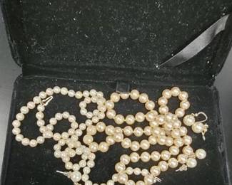 7582 - Vintage Pearls
