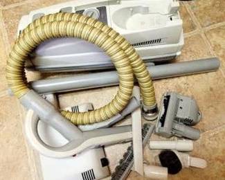 367 - Electrolux Epic Vacuum You are buying a used as-is electric/electronic item. We do not guarantee all components are present, and if it is not expressly stated, it is untested.

