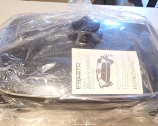 1577 - Presto Electric Skillet You are buying a used as-is electric/electronic item. We do not guarantee all components are present, and if it is not expressly stated, it is untested.
