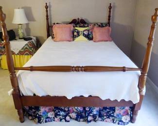 1009 - Queen Size Poster Bed 60x64x91 no linens included, does include mattress
