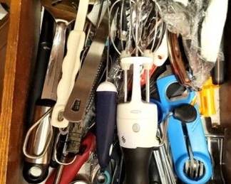 40h - Drawer Lot of Utensils
