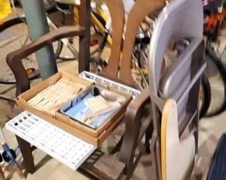 1522 - Chairs & Contents
