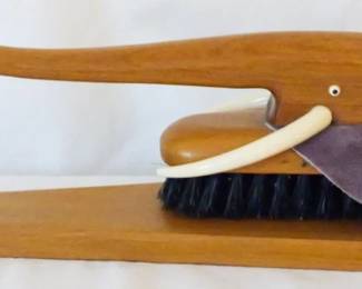 1192 - Wall Hanging Elephant Brush 11.5"
