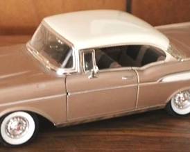 34h - 1957 Chevy Bel Air Model Car 1/18 Scale
