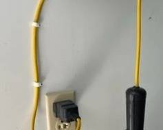 1694 - Shop Light You are buying a used as-is electric/electronic item. We do not guarantee all components are present, and if it is not expressly stated, it is untested.
