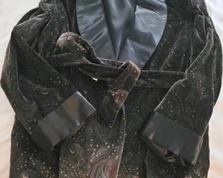 1278 - Davidson Smoking Jacket satin / velvet note it is not faded, fading in photo is due to lighting in home
