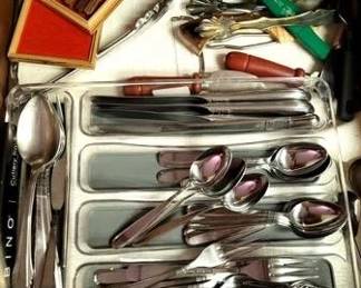 42h - Drawer Lot of Utensils
