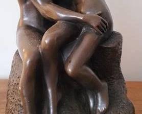 1235 - Chalkware Statue 11" has chips
