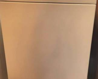 146 - Speed Queen Alliance Washer 43 x 26 x 28 Model AWN43RSN115TW01 You are buying a used as-is electric/electronic item. We do not guarantee all components are present, and if it is not expressly stated, it is untested.
