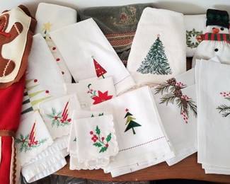 1241 - Group Christmas Linens
