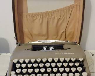 1142 - Vintage Smith Corona Typewriter
