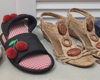 424 - 3 Pairs of Sandals & Pair of Slippers all Size 7

