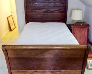 1209 - Vintage Carved Oak Full Size Bed 80x58x71
