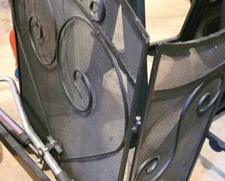 1513 - Metal Trifold Fire Screen
