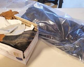 1586 - Group of Items
