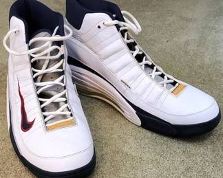 377 - Nike Basketball MAX:Air Shoes US SIZE - 21 very little to no wearing
