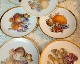 344 - 7 Vintage 7.5" Fruit Plates some chips
