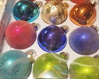 1217x - Group Christmas Ornaments
