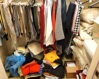 1283 - Huge Closet Lot NOTE closet is located upstairs. Buyer must be able to come upstairs to load and carry to car.
