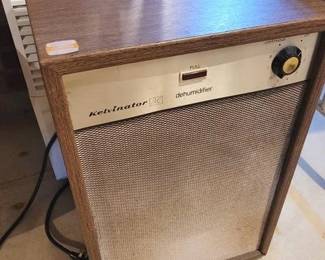 1584 - Kelvinator Dehumidifier You are buying a used as-is electric/electronic item. We do not guarantee all components are present, and if it is not expressly stated, it is untested.
