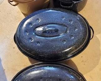 1684 - 4 Cooking Pots
