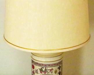 1167 - Table Lamp 24" You are buying a used as-is electric/electronic item. We do not guarantee all components are present, and if it is not expressly stated, it is untested.
