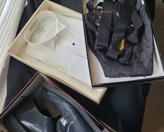 1056 - Men's size 34 tuxedo w/ Shirt & Shoes
