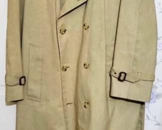 383 - Lands' End Men's Rain Jacket, size 40
