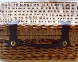 1028 - Picnic Basket 8x16x11

