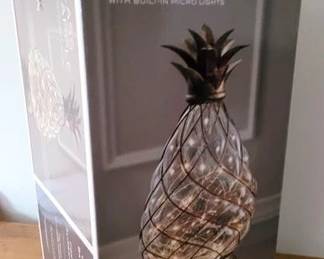 1282 - Glass Pineapple in Box You are buying a used as-is electric/electronic item. We do not guarantee all components are present, and if it is not expressly stated, it is untested.
