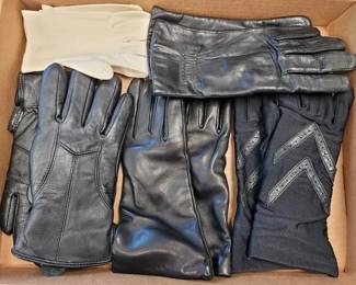 7538 - Group Leather & Other Gloves

