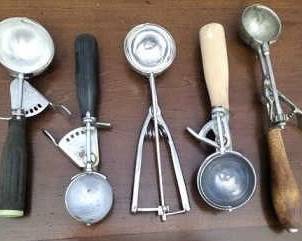 318 - 5 Vintage Ice Cream Scoops
