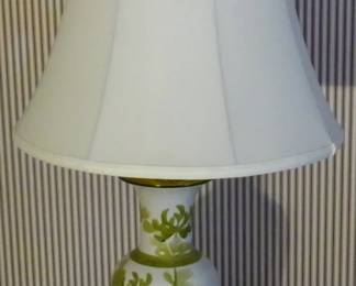 1007 - Oriental Porcelain Lamp 28" You are buying a used as-is electric/electronic item. We do not guarantee all components are present, and if it is not expressly stated, it is untested.
