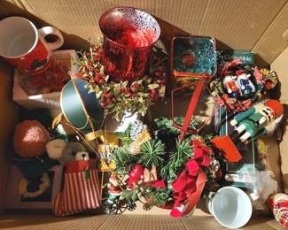 1214x - Group of Christmas Items
