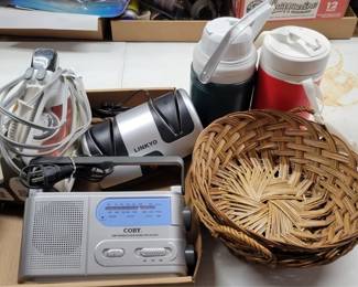 195 - Assorted Items You are buying a used as-is electric/electronic item. We do not guarantee all components are present, and if it is not expressly stated, it is untested.
