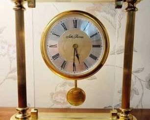 206 - Seth Thomas Brass Clock 7.5 x 7 You are buying a used as-is electric/electronic item. We do not guarantee all components are present, and if it is not expressly stated, it is untested.
