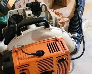 1509 - Stihl BR430 Backpack Blower You are buying a used as-is electric/electronic item. We do not guarantee all components are present, and if it is not expressly stated, it is untested.
