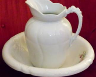 1172 - Vintage Washbowl and Pitcher Set
