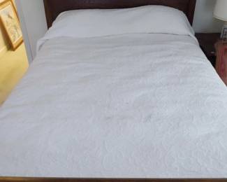 1206 - Vintage Full Size Bedspread
