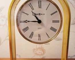 214 - Howard Miller Brass Clock 8" You are buying a used as-is electric/electronic item. We do not guarantee all components are present, and if it is not expressly stated, it is untested.
