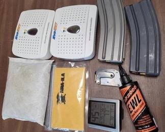 7532 - Box Lot Gun Items
