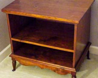 1012 - Bedside Stand 28x28x21
