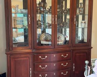 Thomasville “Impressions” hutch